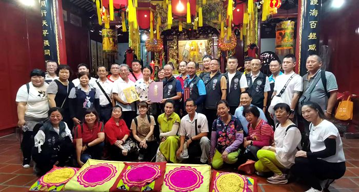 台湾台中市甘蔗崙三官民俗协会理事长黄正尧率团来文峰宫进香