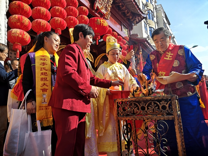 世界李氏宗亲大会来文峰宫朝拜妈祖